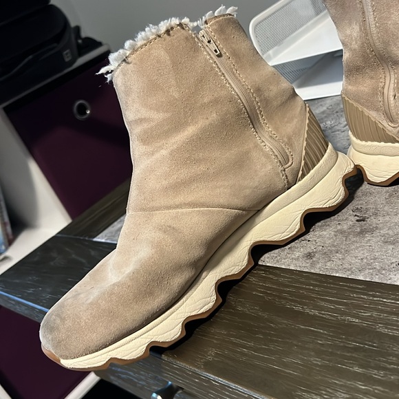 Sorel waterproof bootie size 8 - Picture 4 of 7